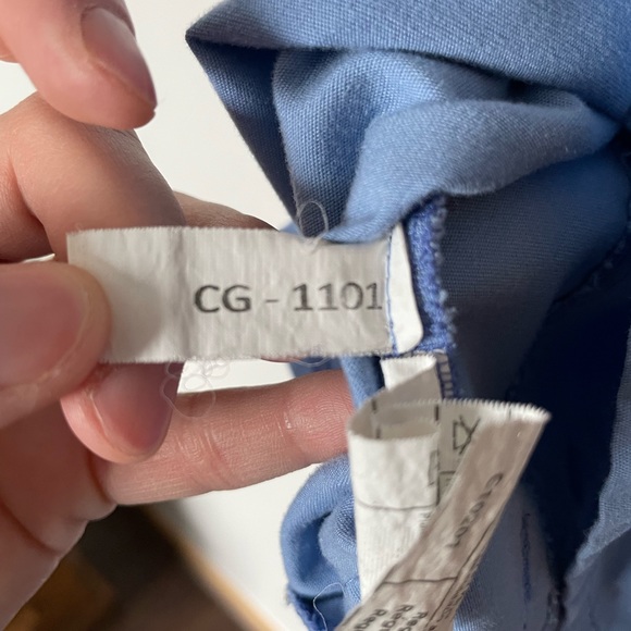 Carhartt women’s light blue scrub top size medium. Preowned. Good condition - Picture 8 of 8